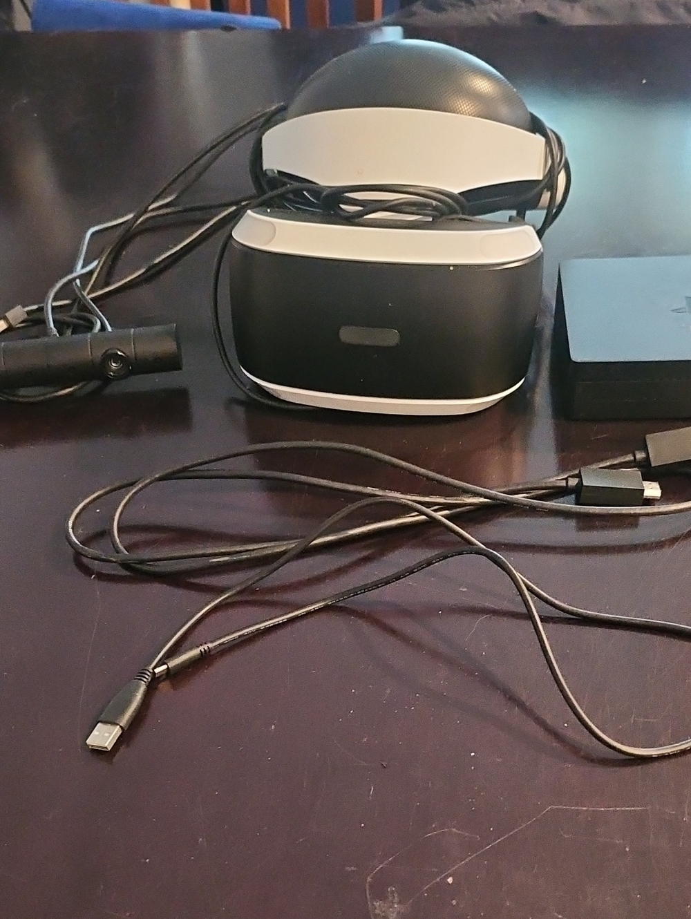 Sony VR Headset with Cables Plus Bonus 2 PS Move Controllers